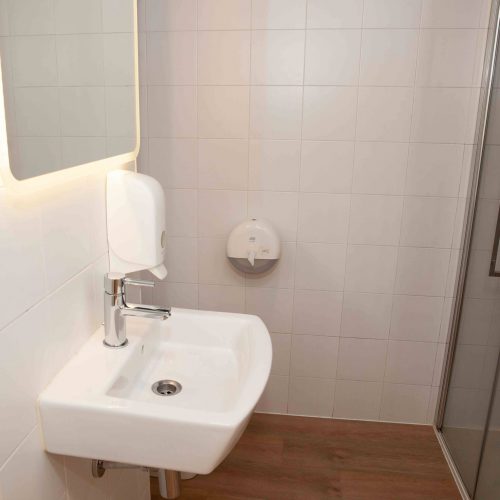 baño privado habitación doble pensión albergue O Burgo en O Pino