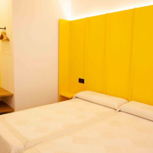 camas de la habitación triple de la pensión en O Pino